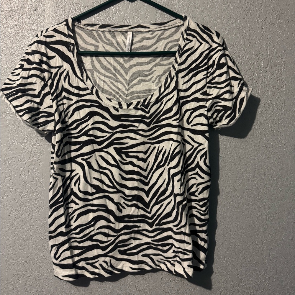 5/$20 
Z Supply Black and White Zebra Print Tee